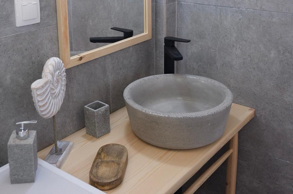 Isabella bathroom